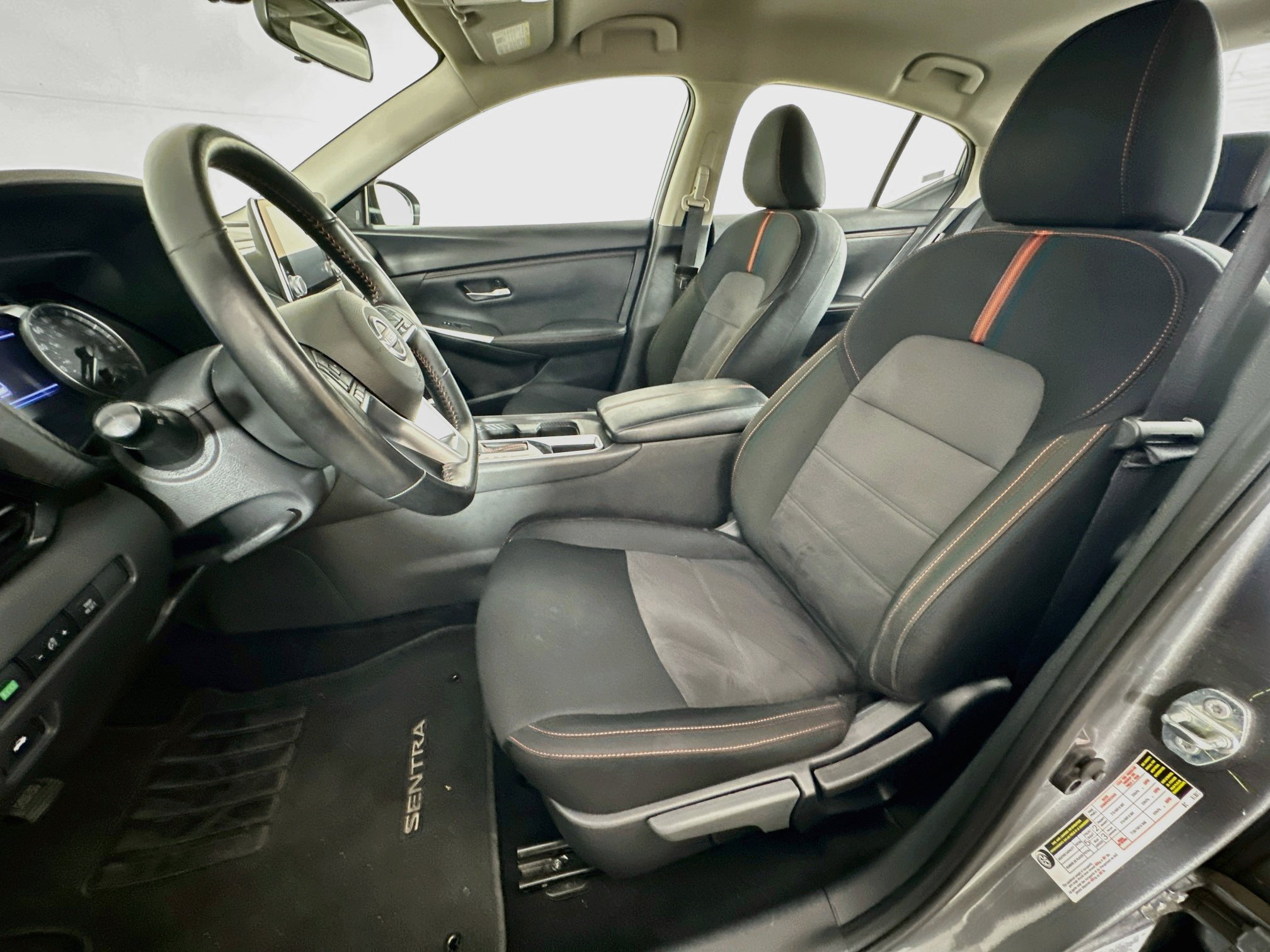 Used 2025 Nissan Sentra SR FWD image 13