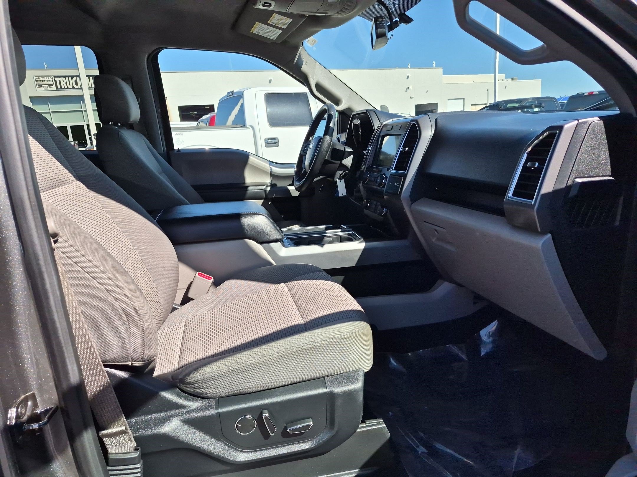 Used 2016 Ford F150 XLT w/ Equipment Group 302A Luxury RWD image 29