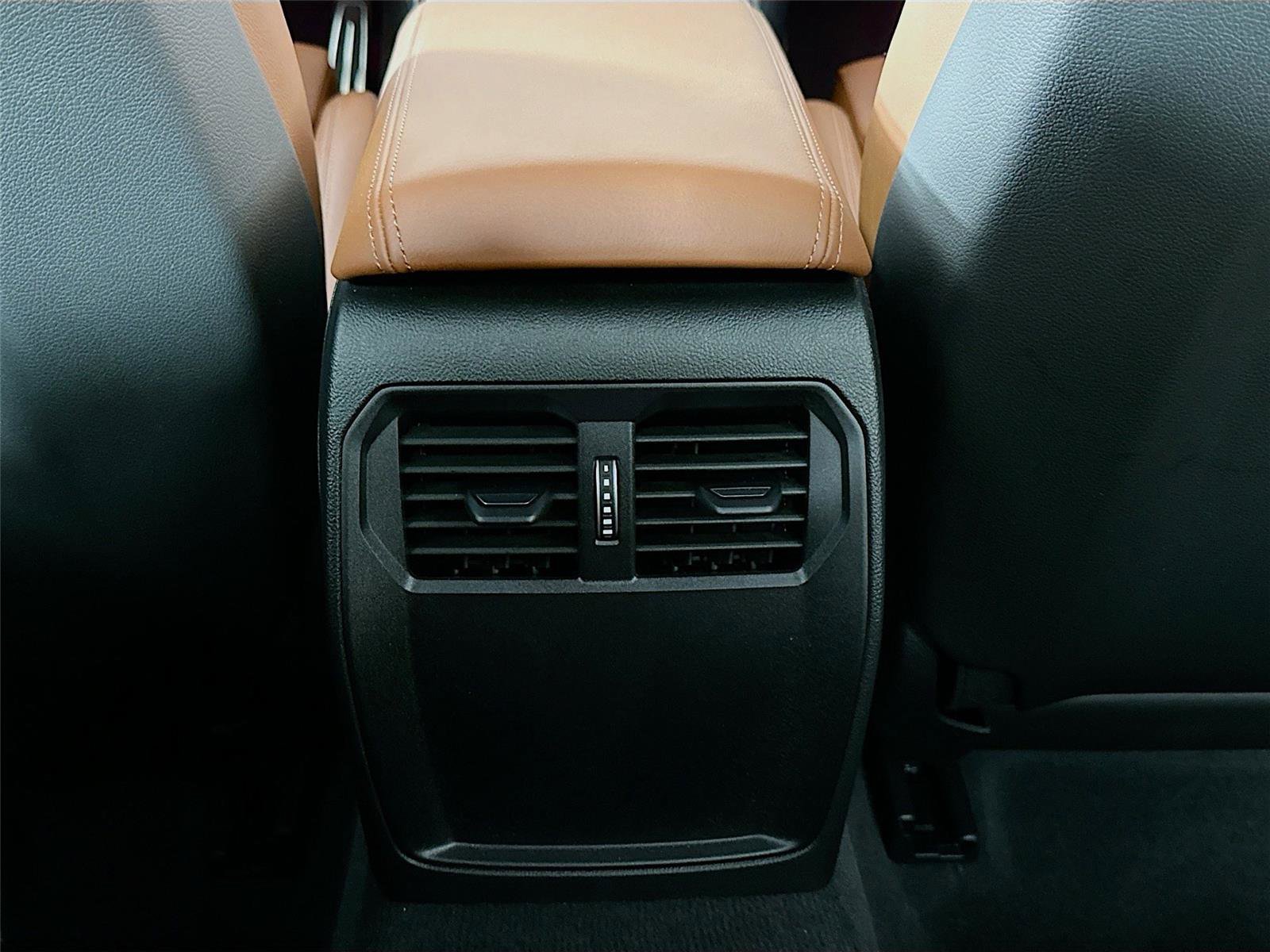 Used 2025 BMW M4 Coupe w/ Executive Package image 26