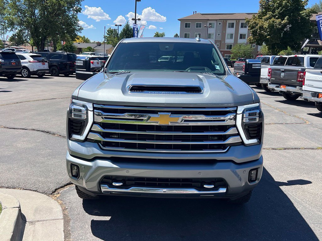 Used 2024 Chevrolet Silverado 3500 High Country w/ High Country Premium Package AWD/4WD image 4