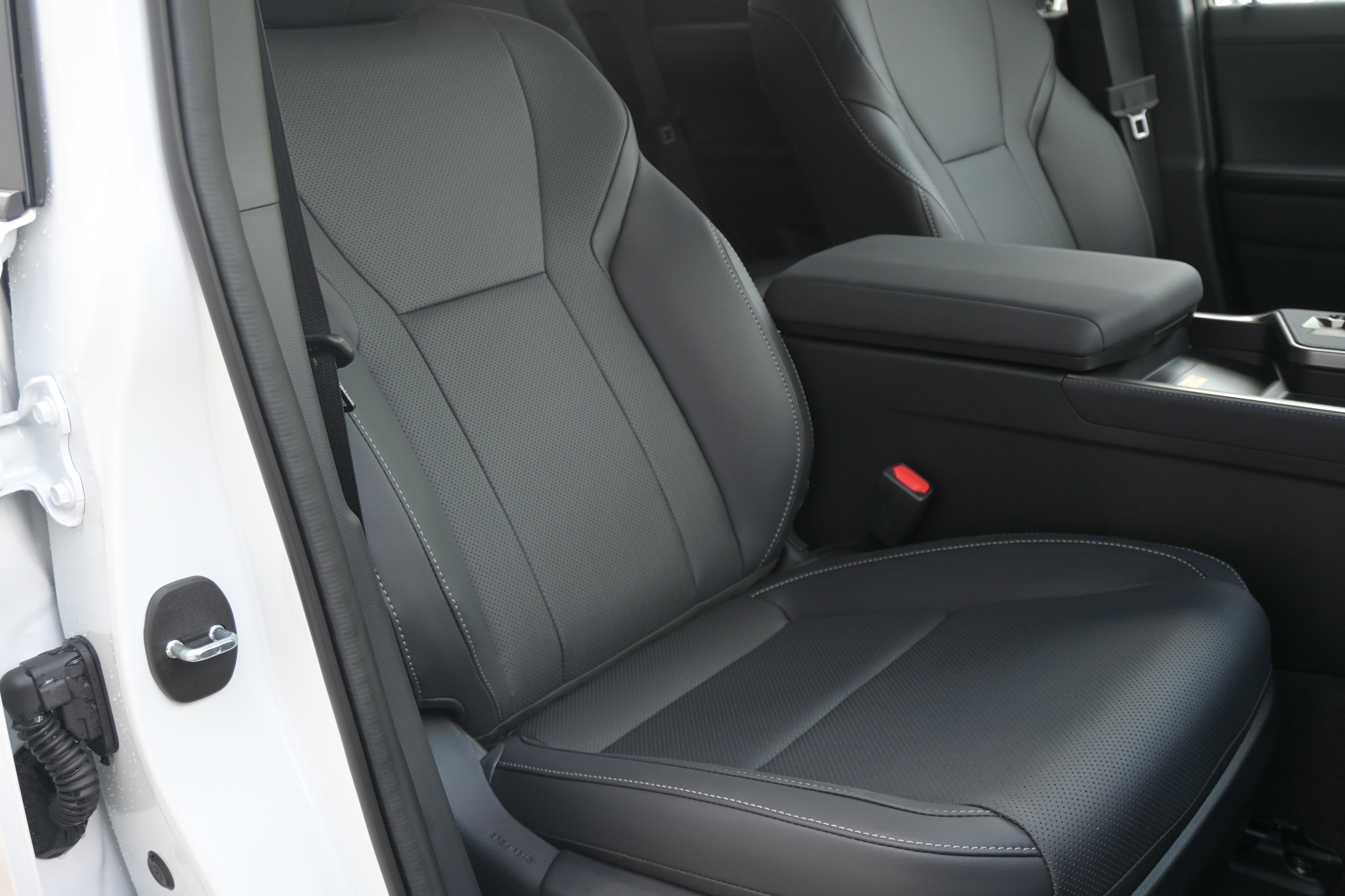 Used 2026 Lexus GX 550 GX 550 Premium w/ Cold Area Package image 34