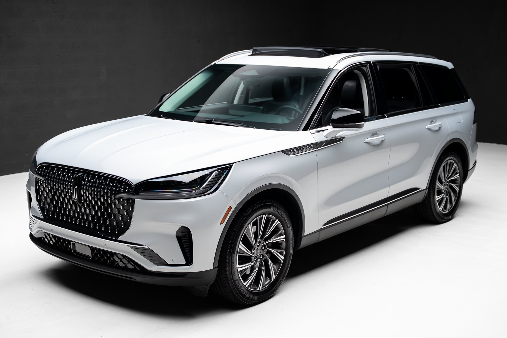 Used 2025 Lincoln Aviator 2WD image 5