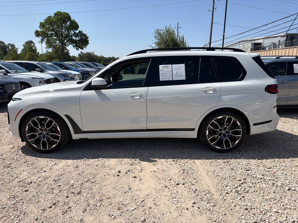 Used 2024 BMW X7 xDrive40i w/ M Sport Package AWD/4WD image 3