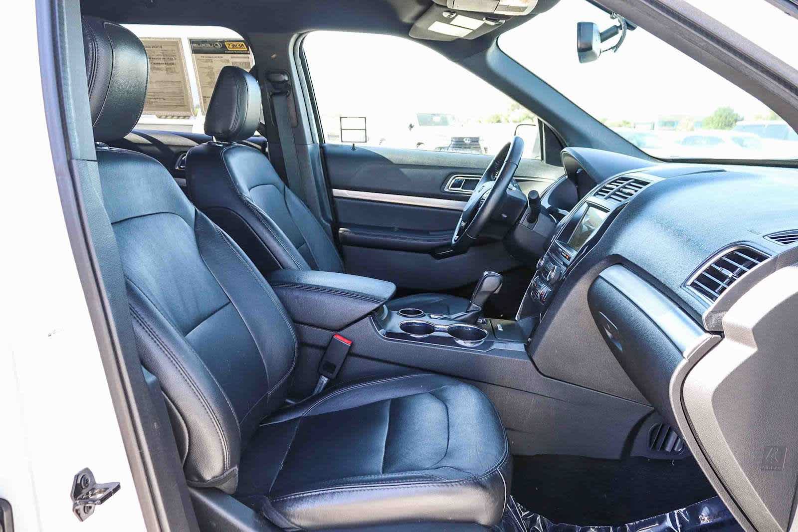 Used 2018 Ford Explorer XLT w/ Equipment Group 202A FWD image 18