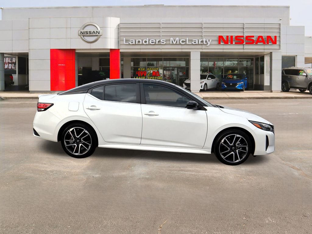 Used 2025 Nissan Sentra SR image 2