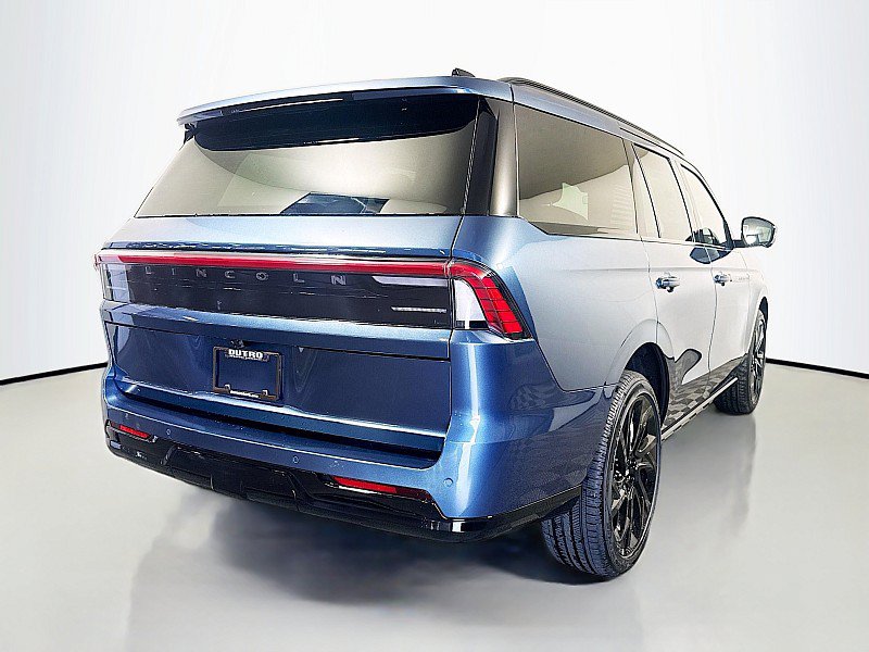 New 2027 Lincoln Navigator Reserve w/ Jet Appearance Package AWD/4WD image 7