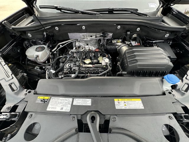 Used 2024 Volkswagen Atlas Cross Sport SEL R-Line AWD/4WD image 29