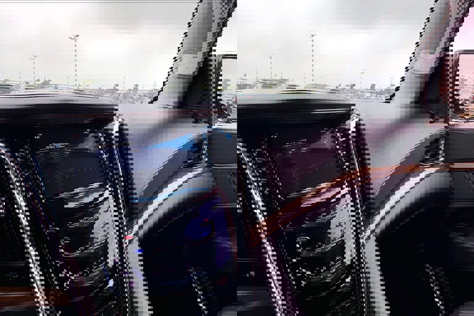 Used 2016 Cadillac Escalade ESV Luxury AWD/4WD image 35