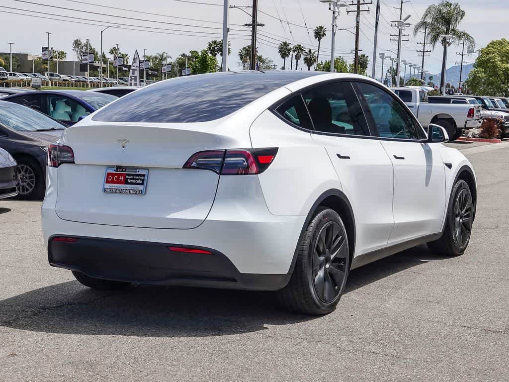 Used 2024 Tesla Model Y 2WD image 4