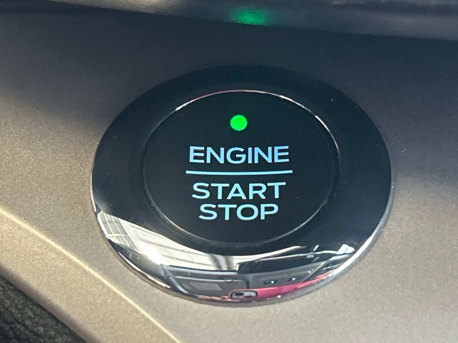 Used 2020 Ford Explorer XLT w/ Equipment Group 202A AWD/4WD image 29