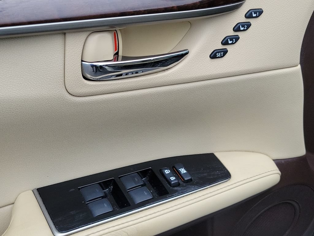 Used 2017 Lexus ES 350 w/ Navigation System Package FWD image 26