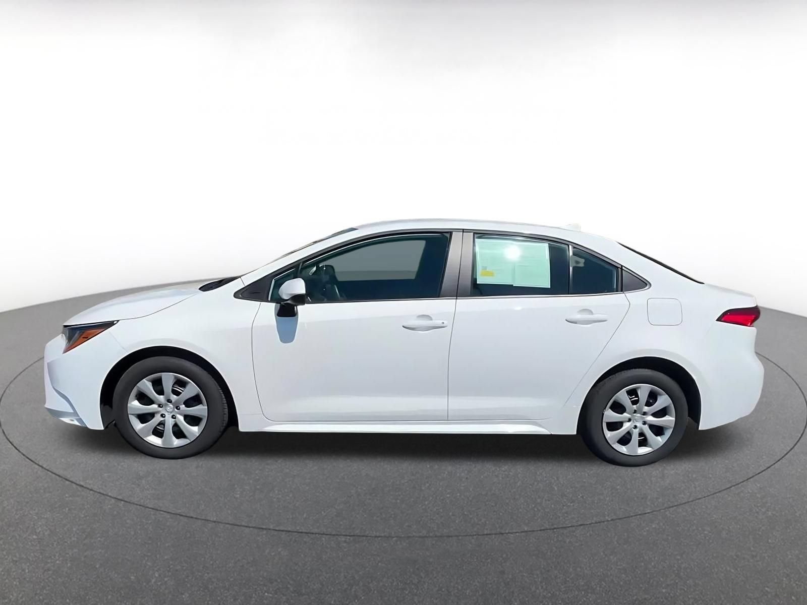 Used 2025 Toyota Corolla LE FWD image 9