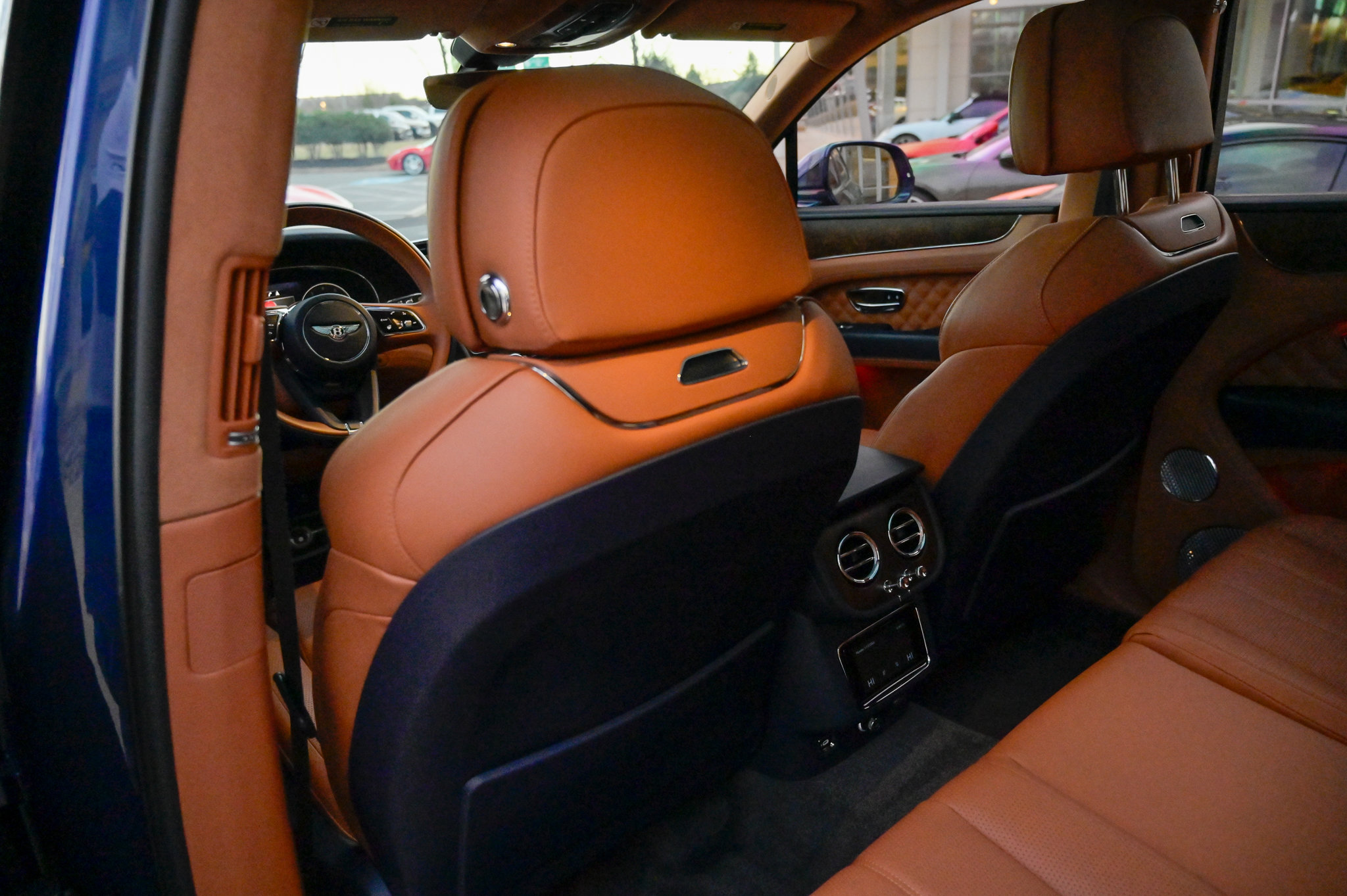 Used 2023 Bentley Bentayga image 36