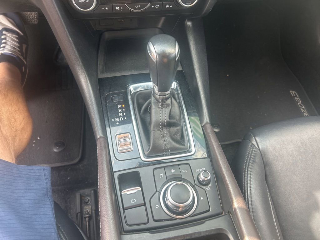 Used 2018 MAZDA MAZDA3 Touring FWD image 13