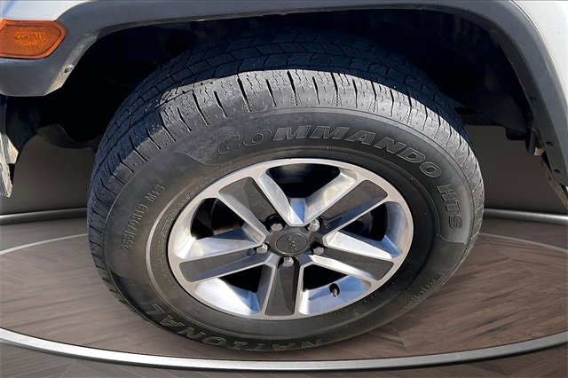 Used 2020 Jeep Wrangler Unlimited Sahara image 9