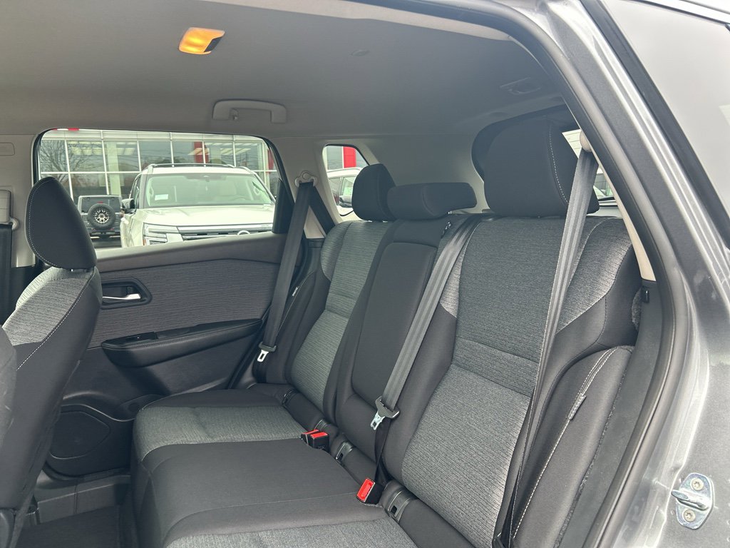 Used 2023 Nissan Rogue SV image 11