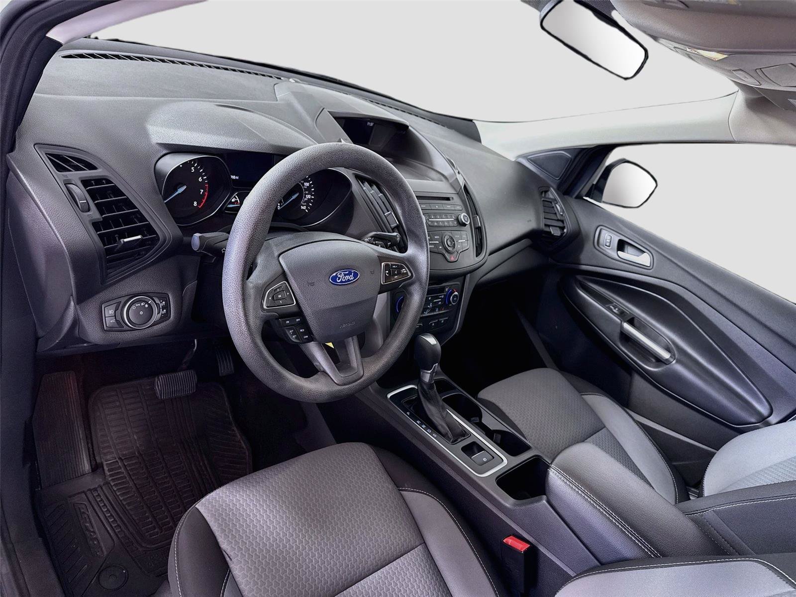Used 2017 Ford Escape SE w/ SE Cold Weather Package AWD/4WD image 3