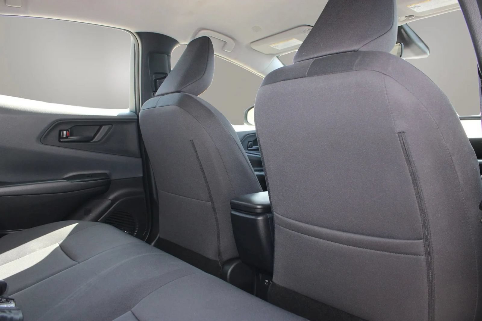 Used 2025 Toyota Prius LE FWD image 45