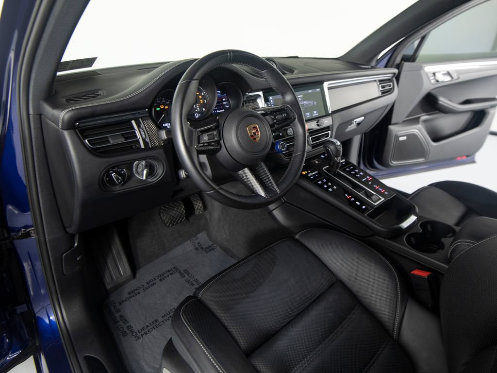 Certified 2025 Porsche Macan GTS AWD/4WD image 4