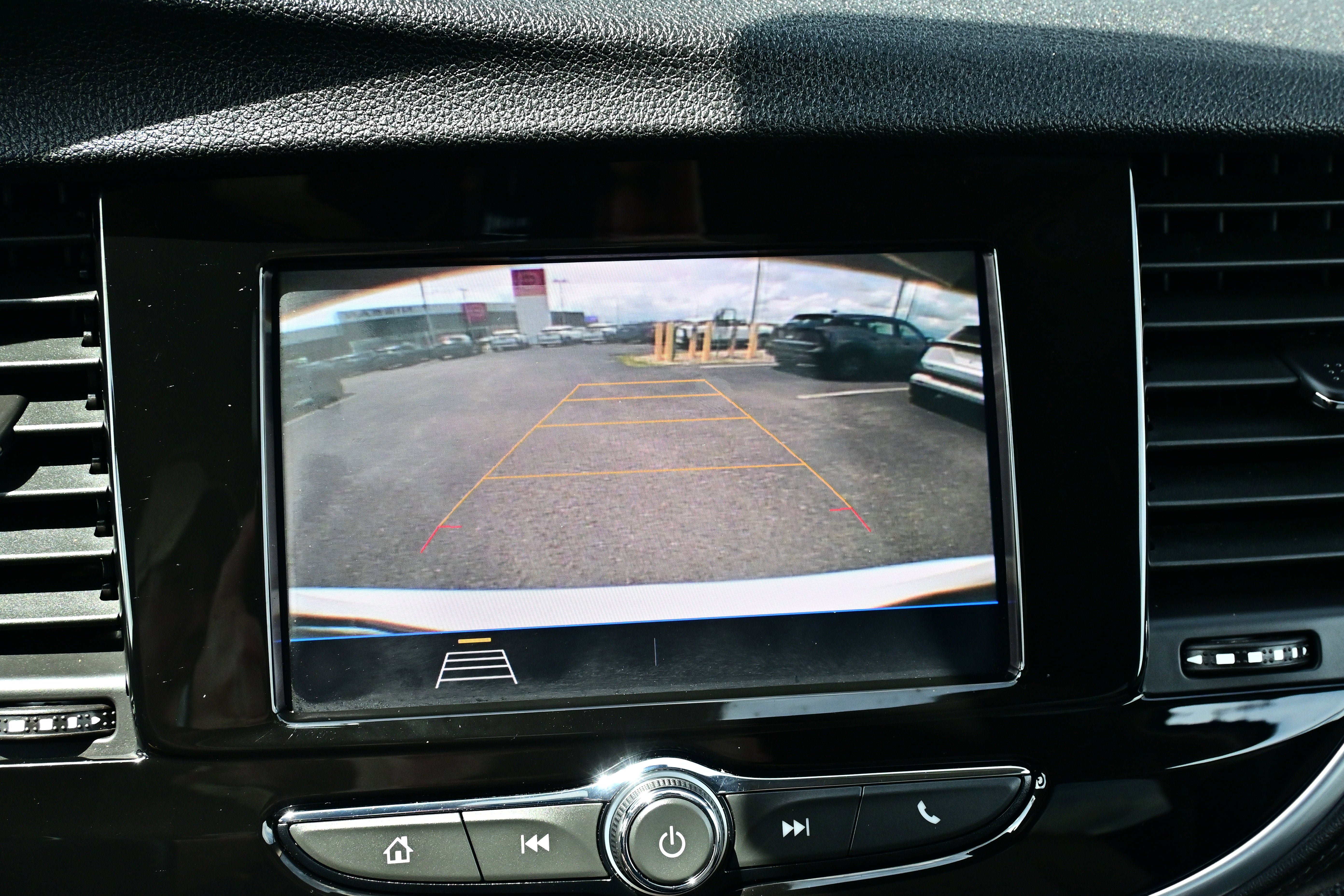 Used 2022 Buick Encore Preferred w/ Safety Package AWD/4WD image 25