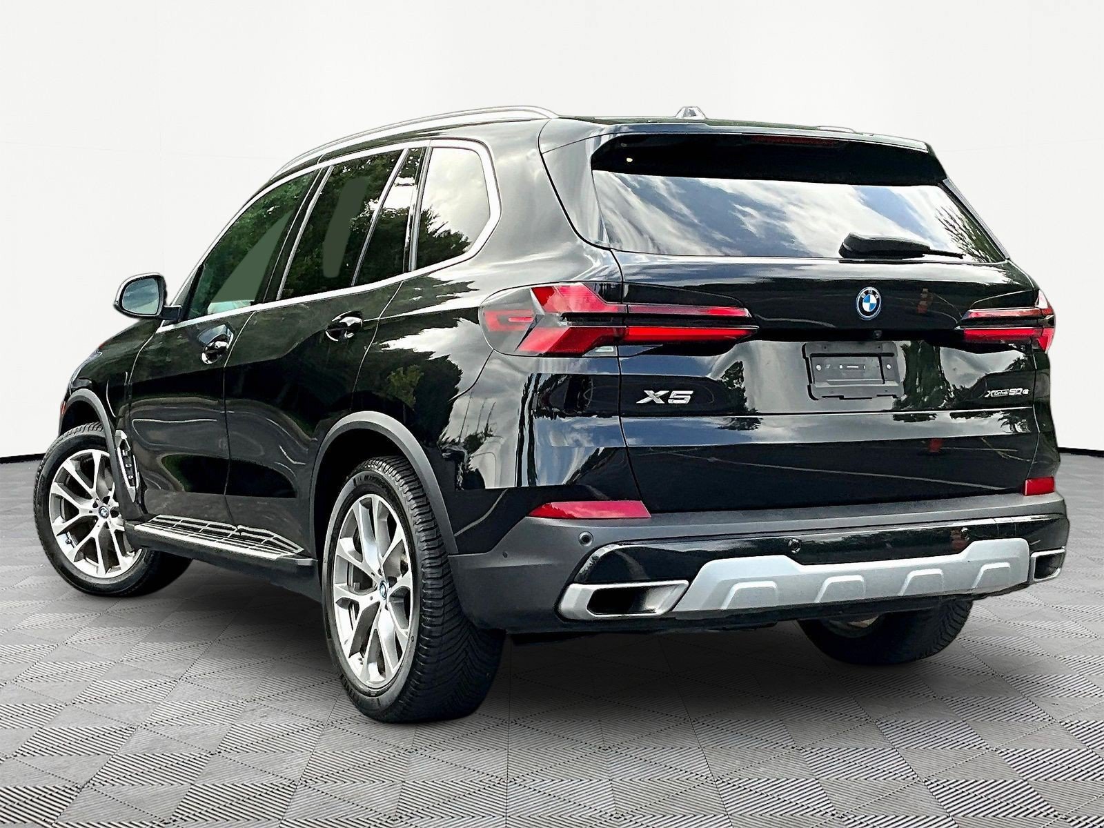 Used 2024 BMW X5 xDrive50e AWD/4WD image 4