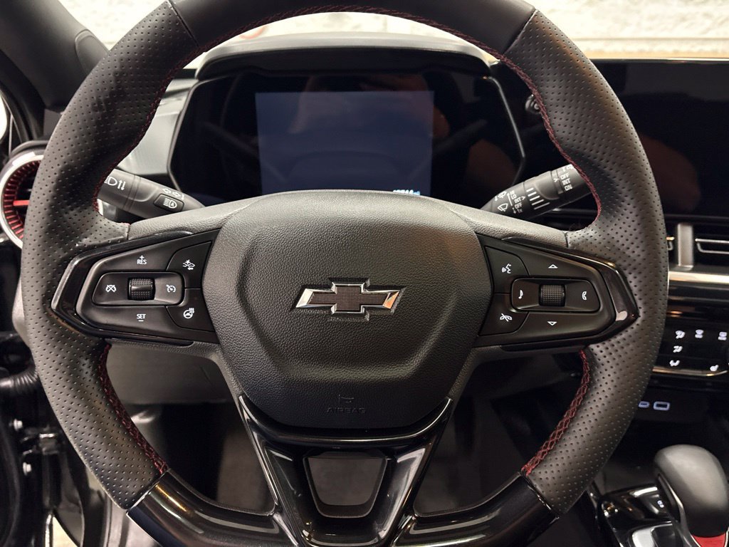 Used 2025 Chevrolet Trax RS w/ Sunroof Package FWD image 21
