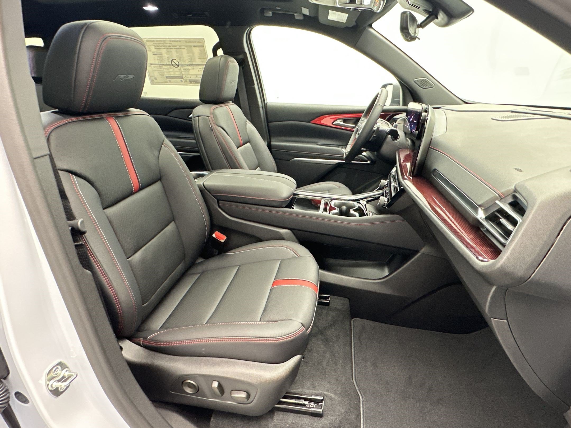 New 2026 Chevrolet Traverse RS w/ LPO, Floor Liner Package AWD/4WD image 26