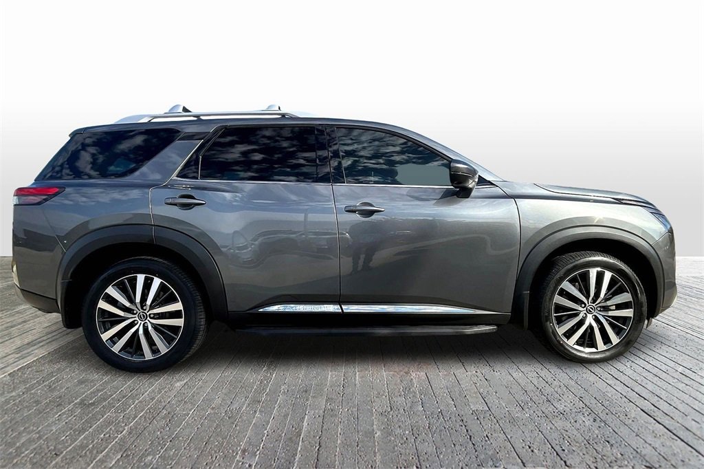 Used 2022 Nissan Pathfinder Platinum w/ Cargo Package image 8