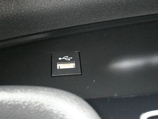 Used 2025 Toyota Sienna Limited image 3