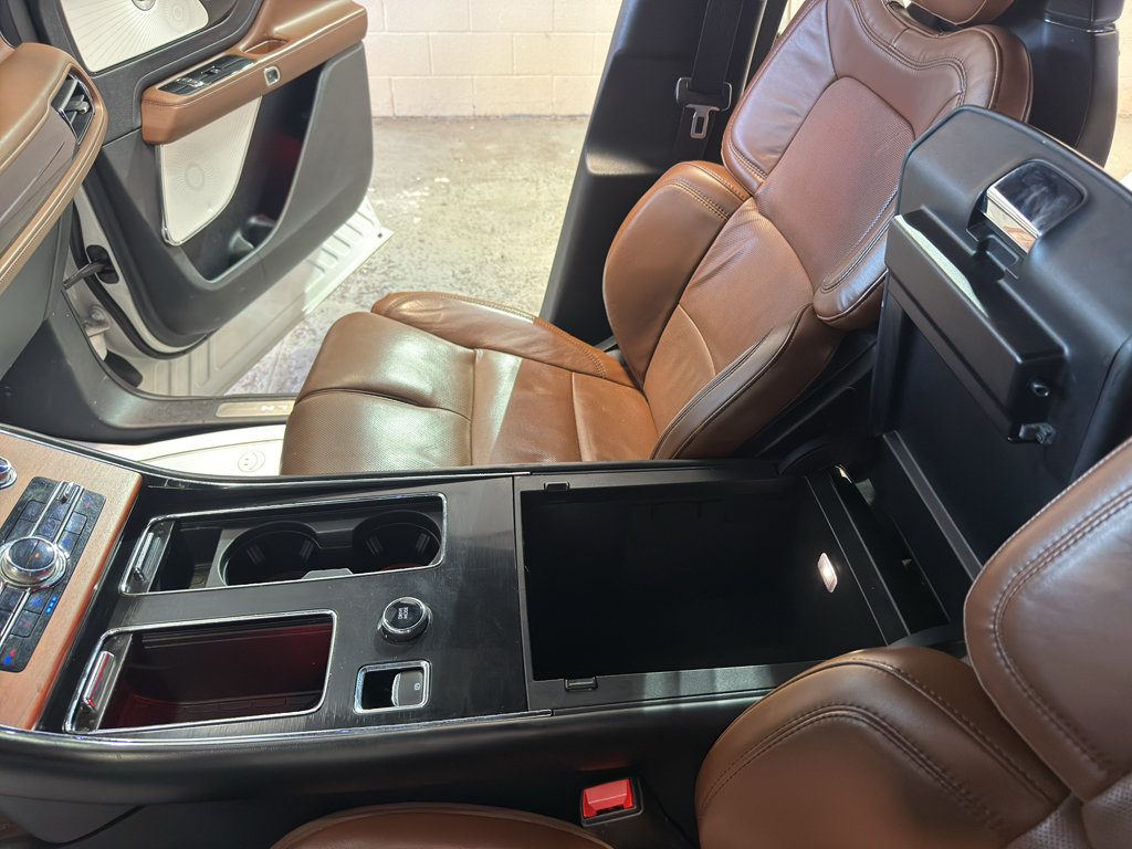 Used 2021 Lincoln Aviator Reserve AWD/4WD image 21