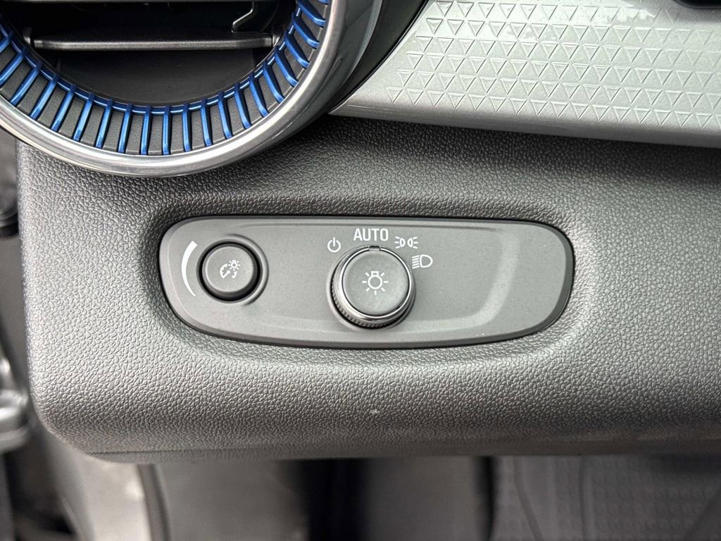 New 2026 Chevrolet Trax LT w/ Sunroof Package image 19