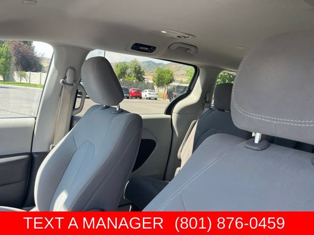 Used 2017 Chrysler Pacifica Touring FWD image 12