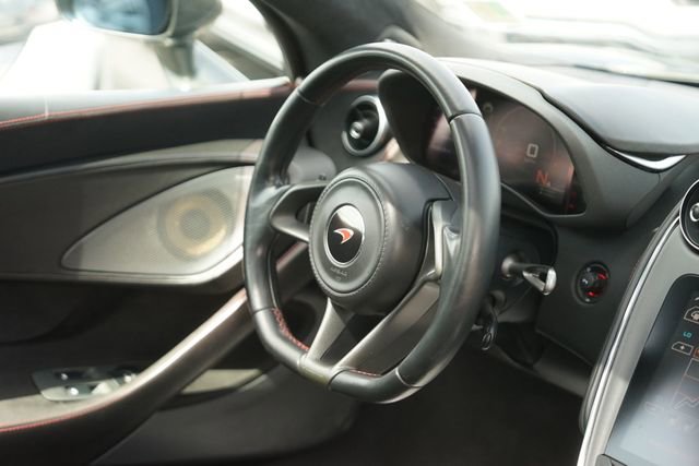 Used 2017 McLaren 570S RWD image 17