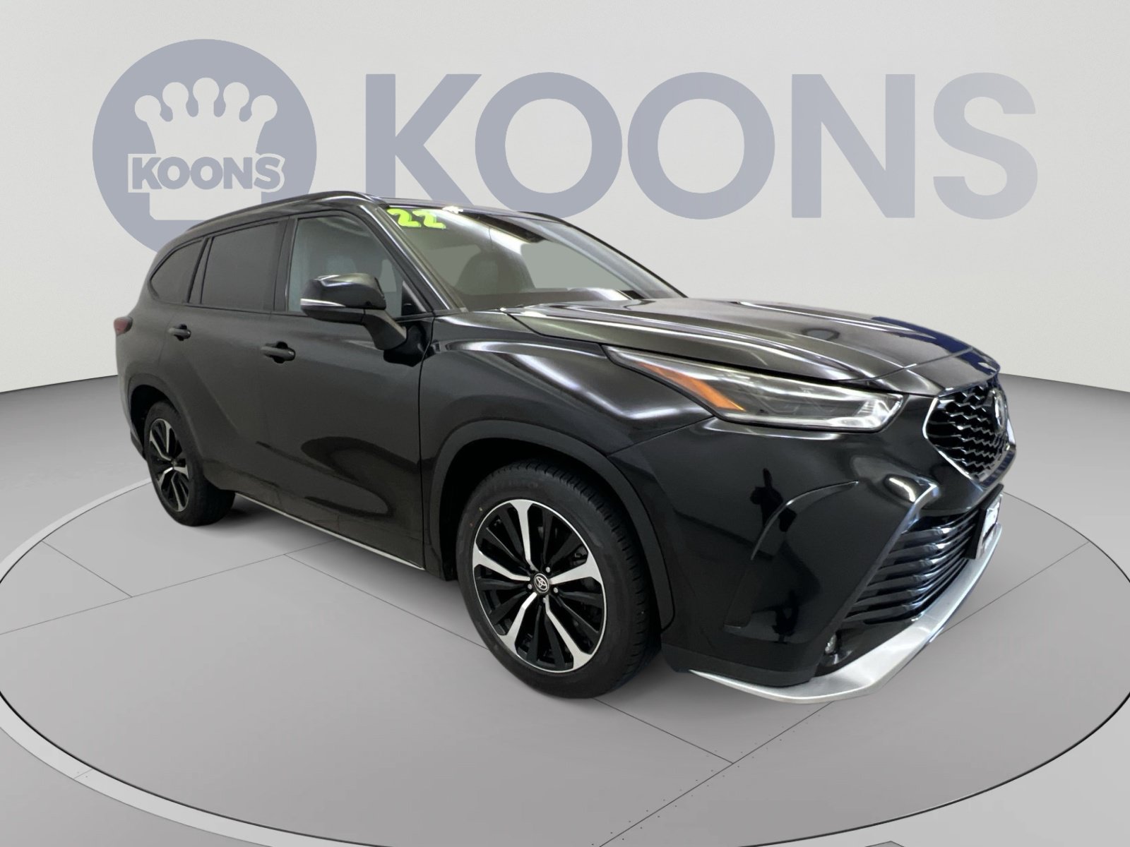 Used 2022 Toyota Highlander XSE AWD/4WD image 2