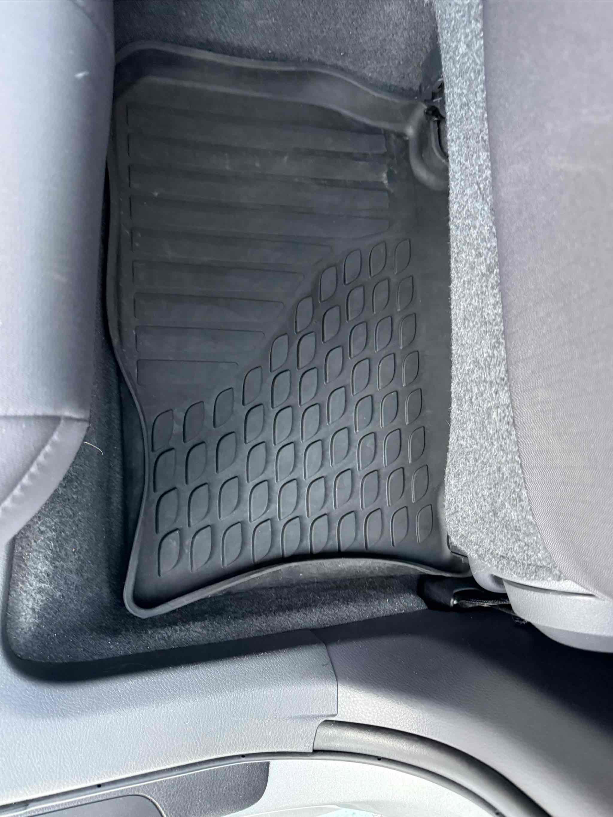 Used 2019 Toyota Camry LE image 48