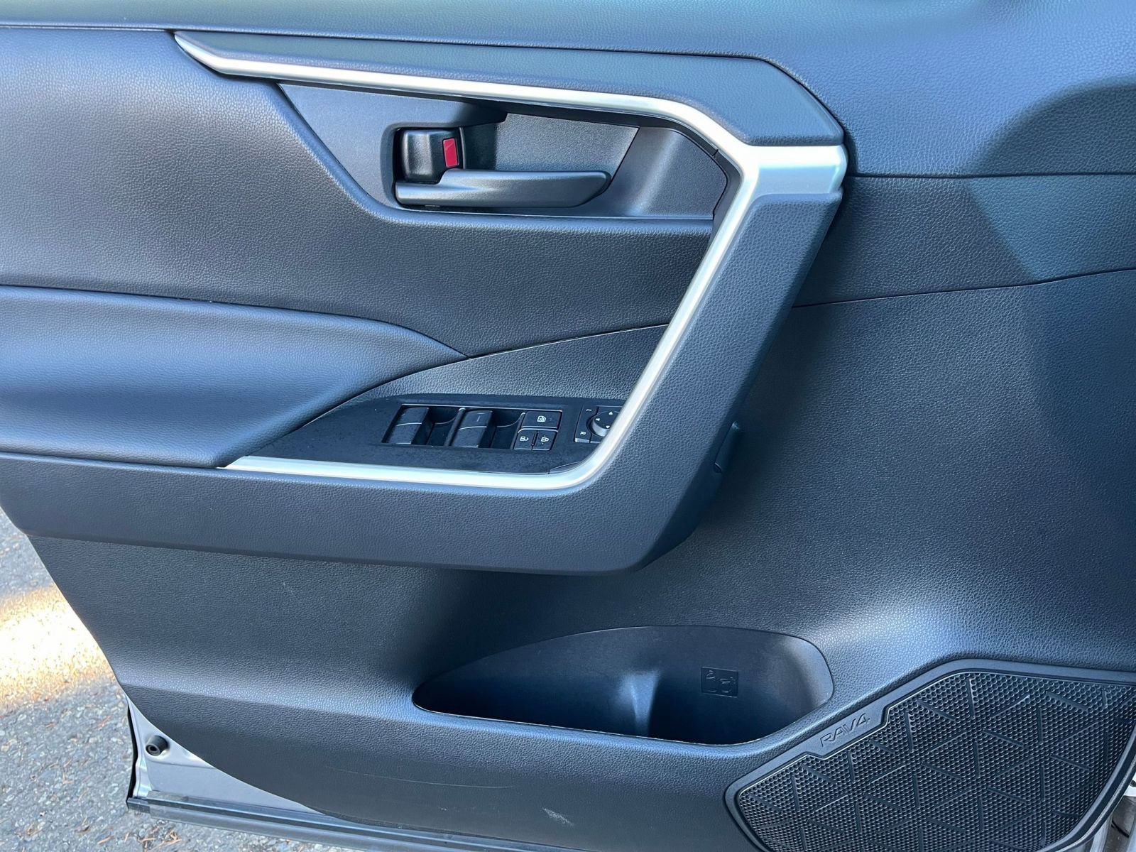 Used 2025 Toyota RAV4 LE image 20