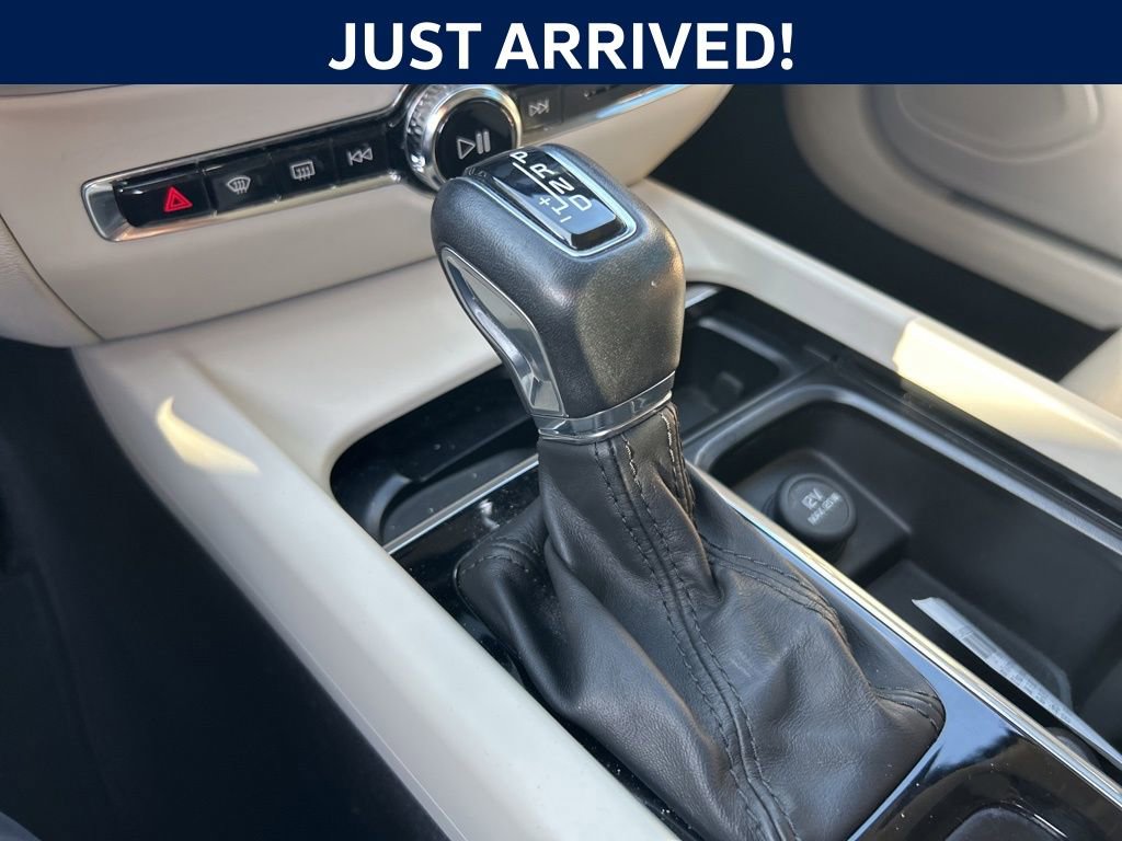 Used 2021 Volvo S60 T5 Momentum w/ Premium Package FWD image 16