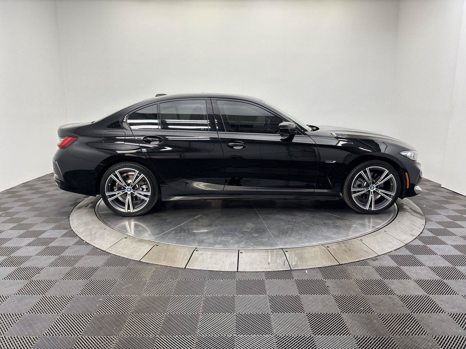 Used 2023 BMW 330e w/ Premium Package RWD image 17