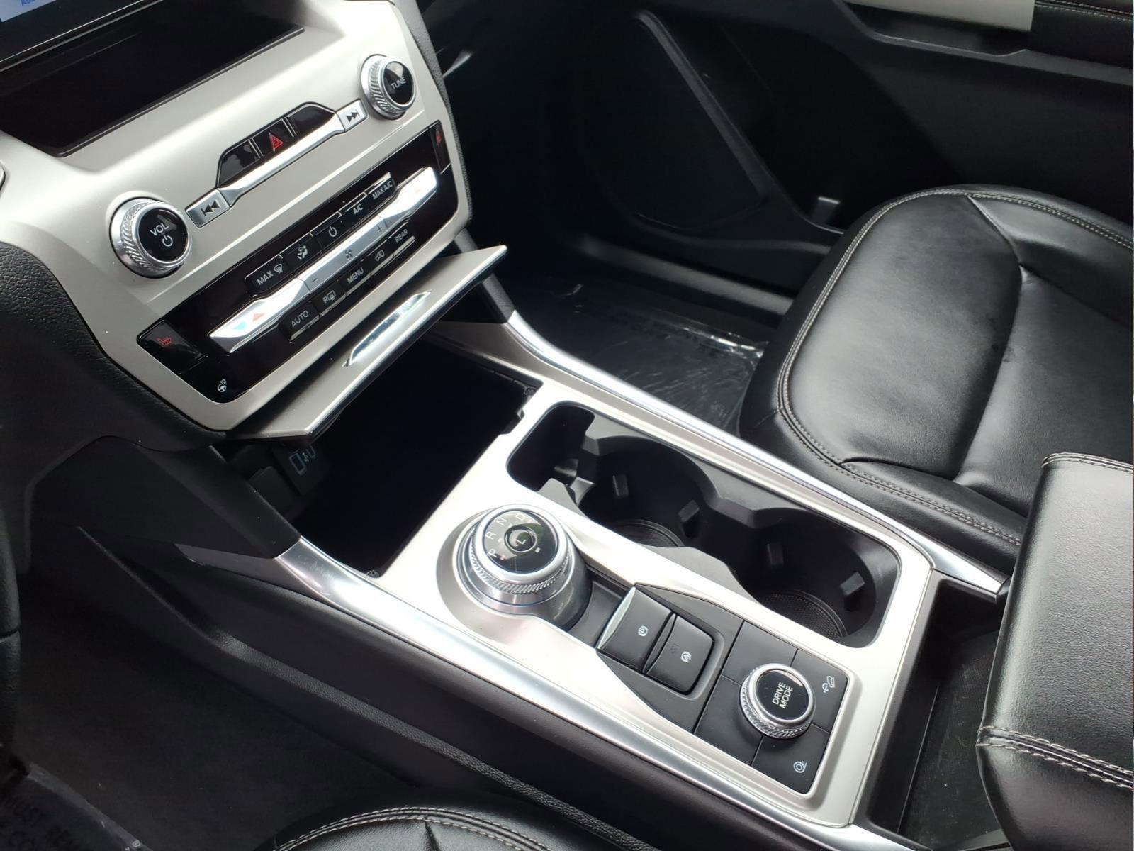 Used 2022 Ford Explorer XLT w/ Equipment Group 202A image 16