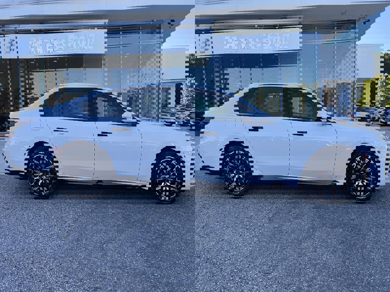 Used 2025 BMW i7 eDrive50 w/ M Sport Package image 9