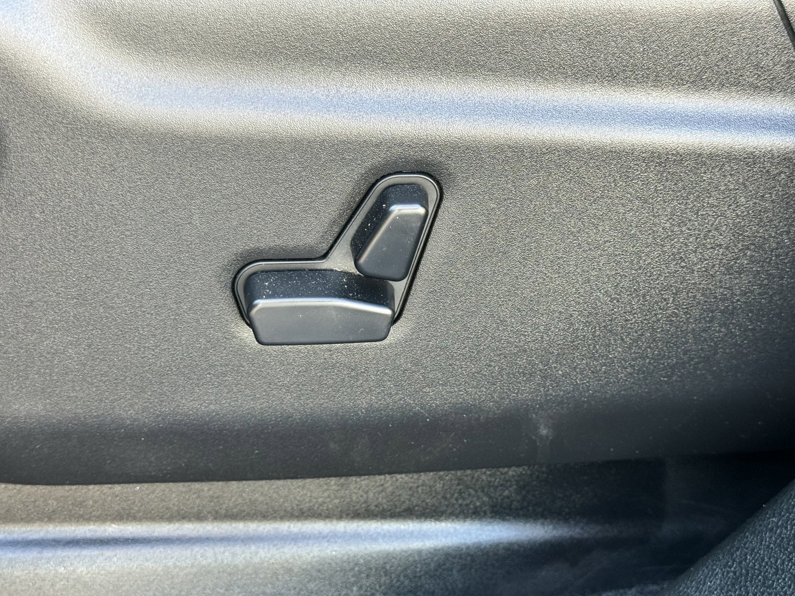 Used 2018 Jeep Grand Cherokee Altitude image 19