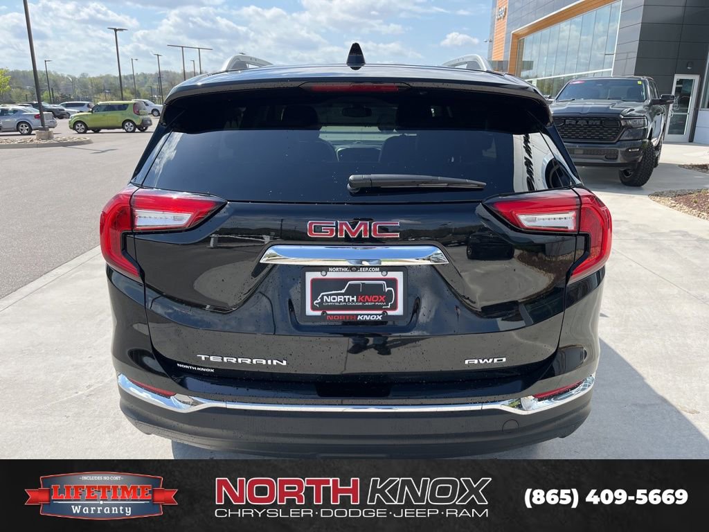 Used 2024 GMC Terrain SLT image 17