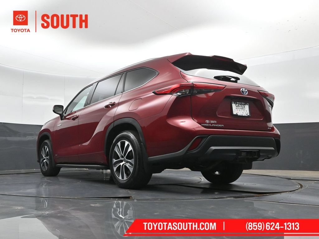Used 2021 Toyota Highlander XLE AWD/4WD image 45