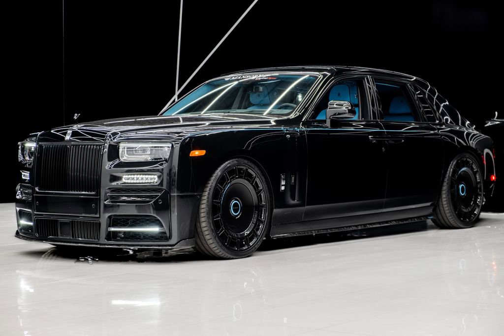 Used 2025 Rolls-Royce Phantom Sedan image 2
