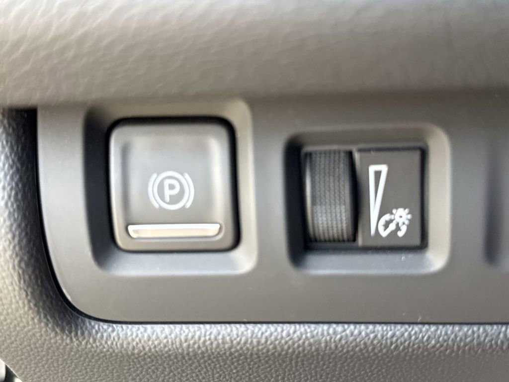 Certified 2024 Cadillac XT4 Luxury FWD image 18