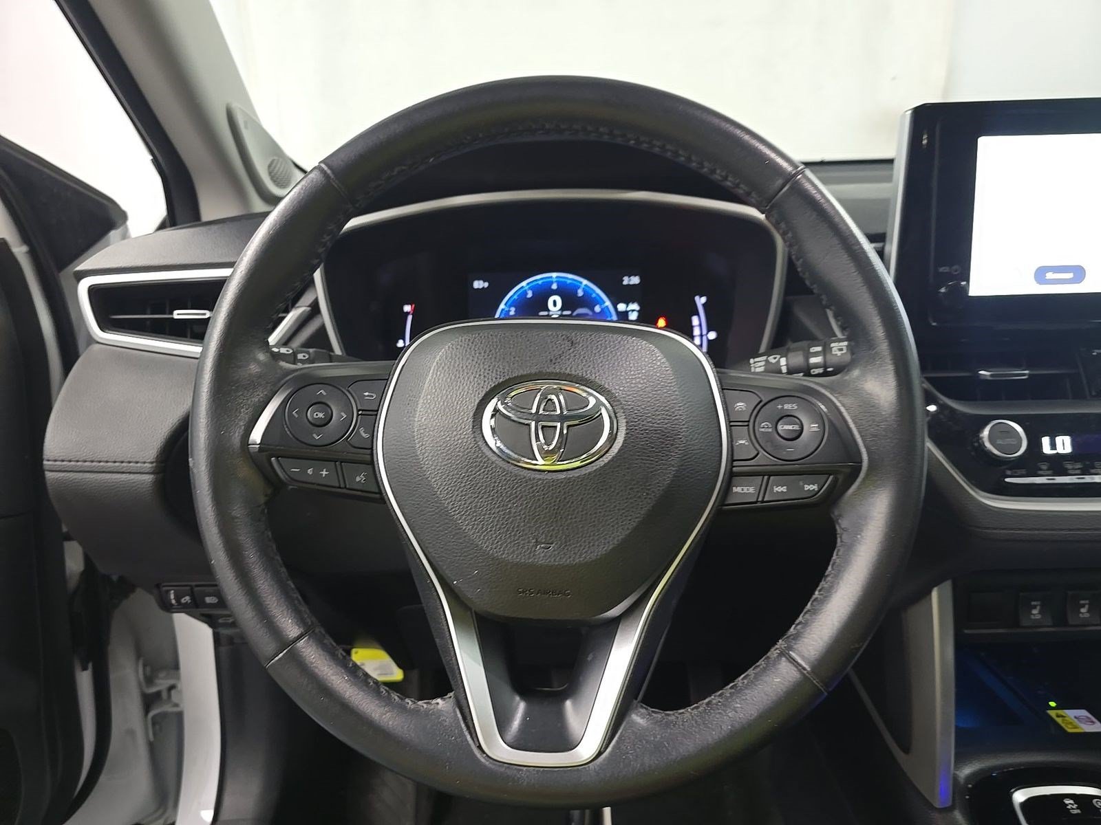 Used 2023 Toyota Corolla Cross XLE w/ Convenience Package FWD image 10