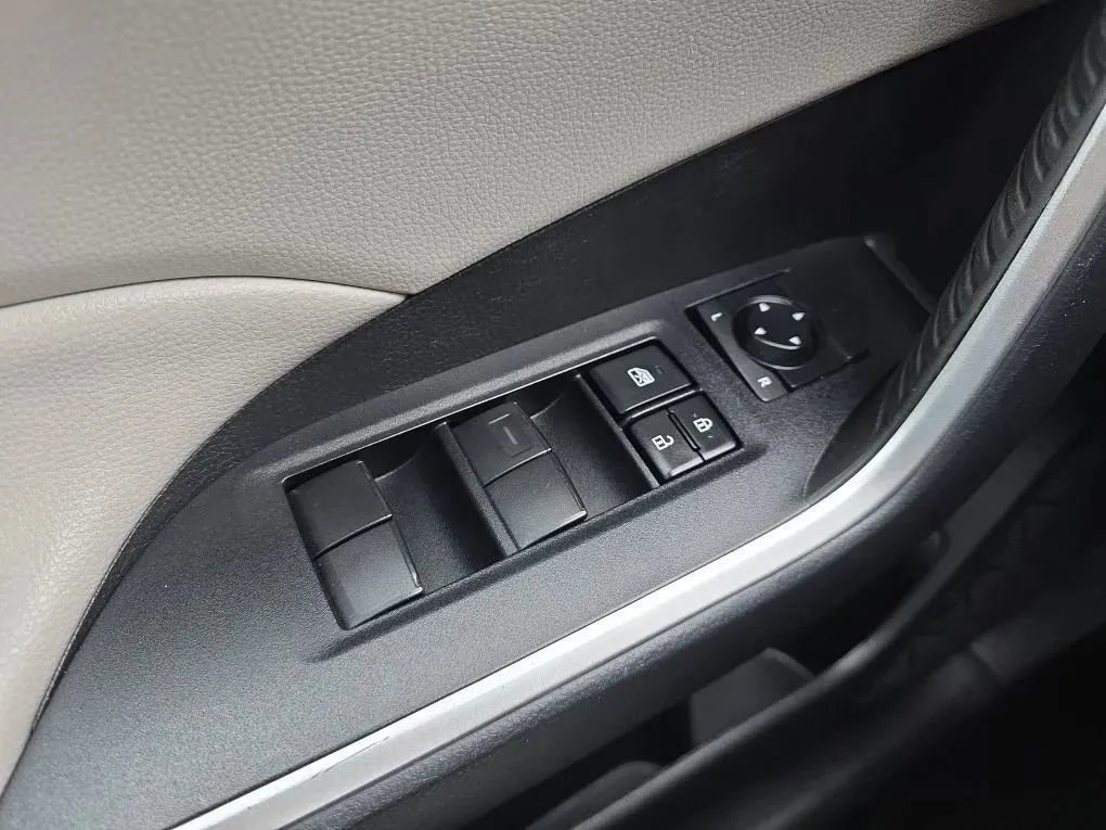 Used 2021 Toyota RAV4 XLE Premium image 25