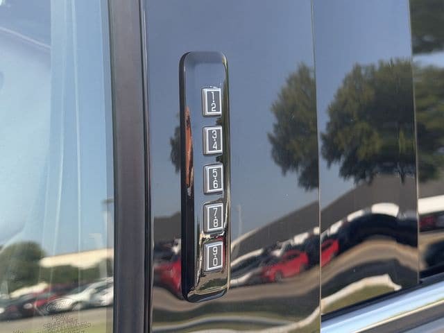 Used 2018 Ford F150 King Ranch w/ Equipment Group 601A Luxury AWD/4WD image 12