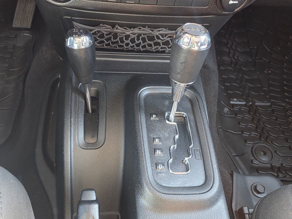 Used 2017 Jeep Wrangler Unlimited Willys image 23