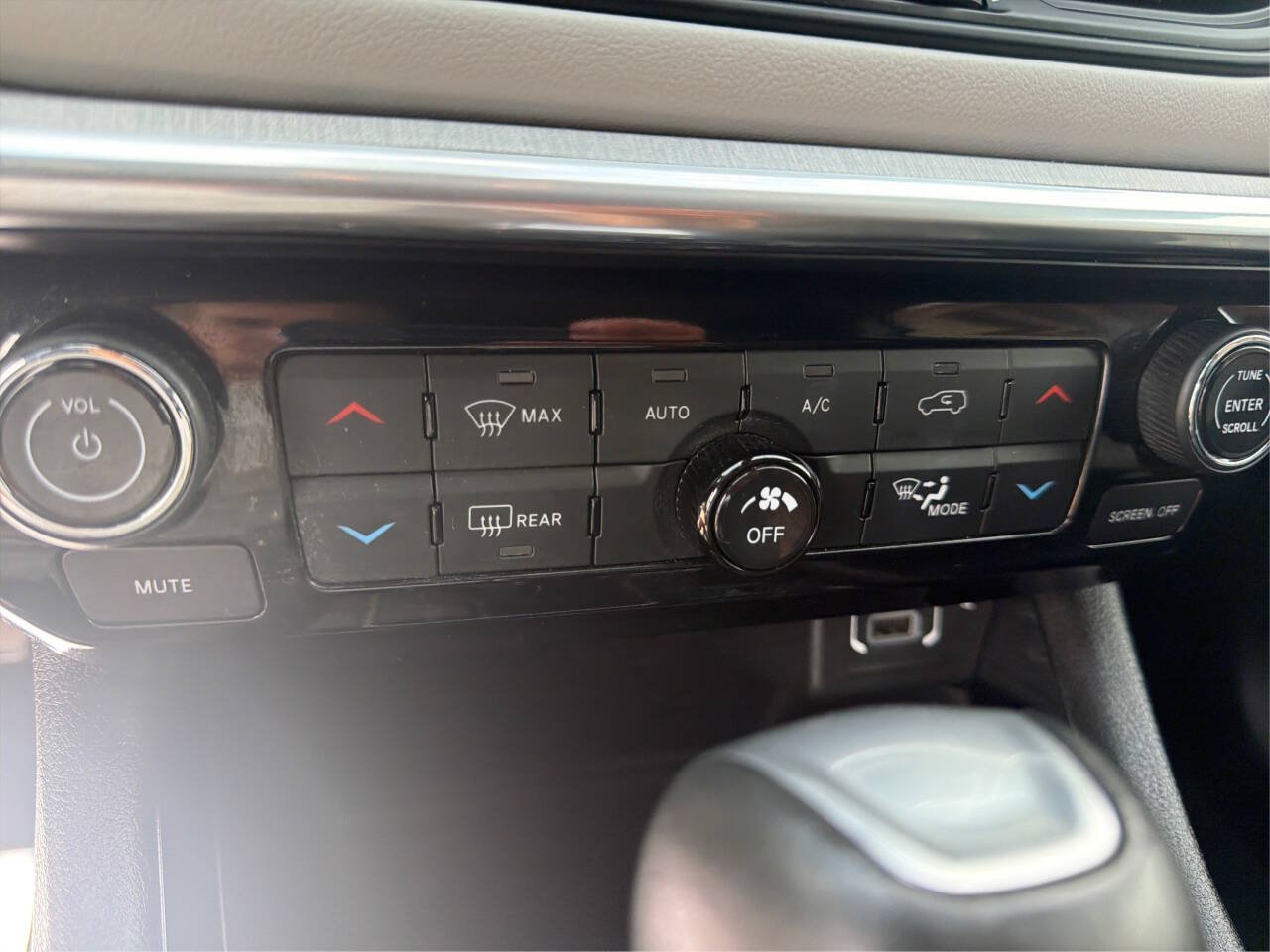 Used 2023 Jeep Compass Limited AWD/4WD image 36